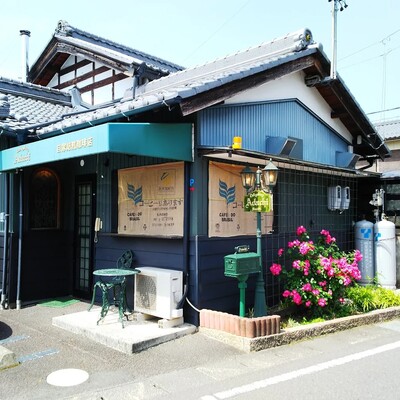 カフェ・アダチ